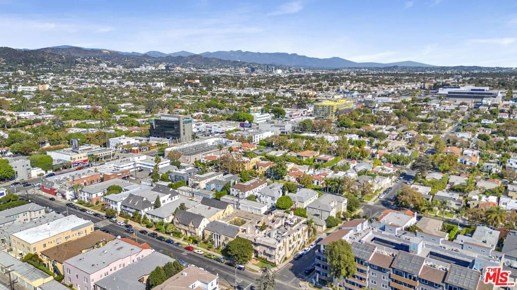 102 N Sweetzer Avenue 106, Los Angeles, California 90048 home-pic-26